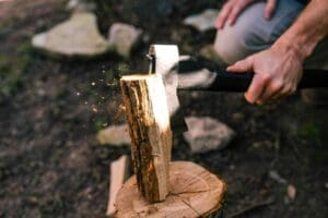 Ooni axe splits wood