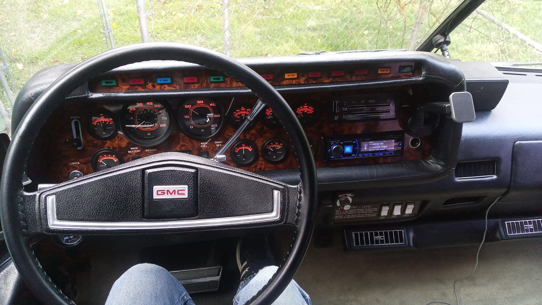 Scott Somers shows us around his 1974 GMC Motorhome