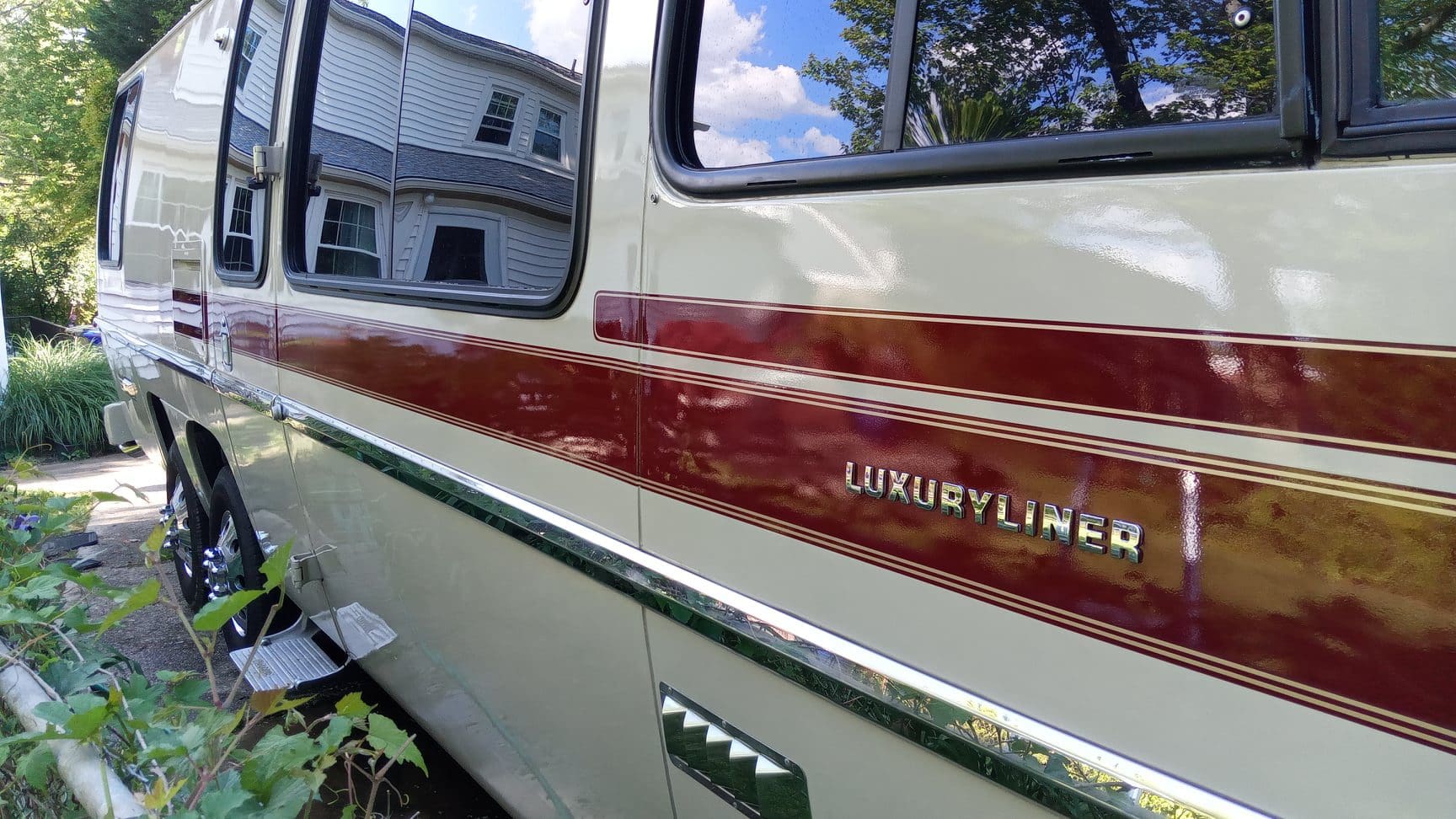 Scott Somers shows us around his 1974 GMC Motorhome