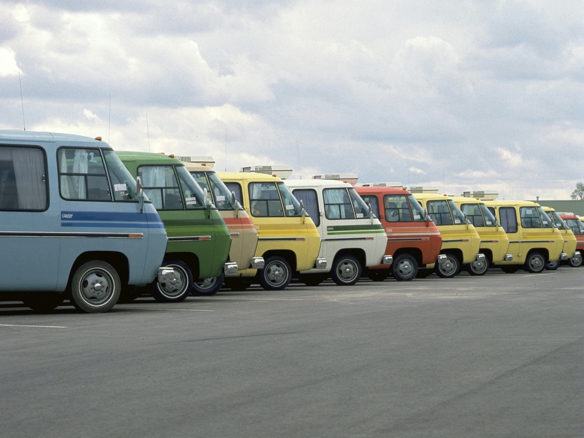 PARKING-LOT-SHOWCASING-THE-ARRAY-OF-VIBRANT-COLORWAYS-THE-GMC-MOTORHOME-OFFERED